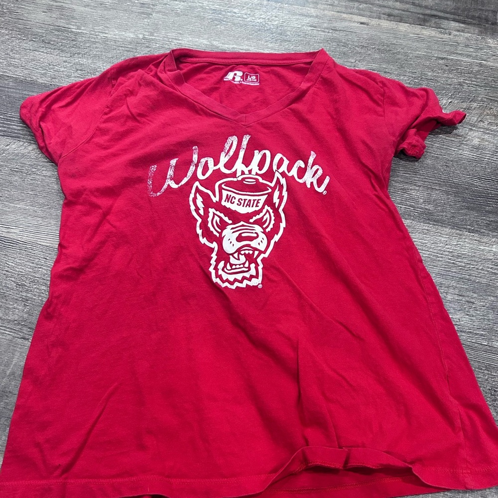 Women's Red Wolfpack Graphic Tee